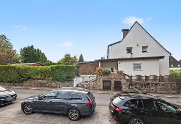Seltene Gelegenheit in Essen-Haarzopf - Doppelhaushälfte mit großem Grundstück und Doppelgarage
