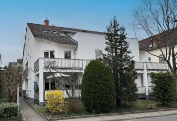 Walluf: Zwischen Reben und Rhein - Moderne 2 Zi.-Wohnung mit EBK, Balkon, Garagenstellplatz