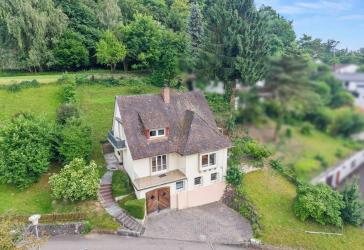 Charmantes Ein- oder Zweifamilienhaus in ruhiger Hanglage von Goldbach