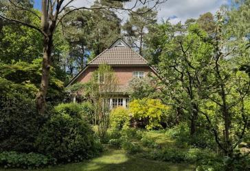 Provisionsfrei! Helles, familienfreundliches Architektenhaus mit großem Garten in Bestlage