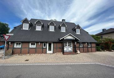 Repräsentative Spitzenlage von Kirchhatten / Hatten - Historisches Gasthaus mit Einliegerwohnung