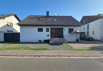 7 Schlafzimmer! Großzügiges Einfamilienhaus mit modernem Anbau und großem Grundstück