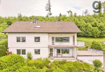 278 m² Wohnfläche, Einliegerwohnung und Weitblick!