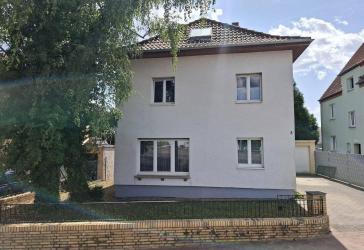 Freistehende Stadtvilla mit Gestaltungspotential auf großem Erbpachtgrundstück