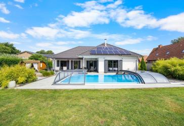 Luxus auf einer Ebene - Pool, Sauna & Design in Perfektion