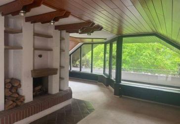 Außergewöhnliche Maisonette mit Hauscharakter | Eigenes Grundstück | Große Dachterrasse | Carport + 2 Stellplätze | Kein Hausgeld und provisionsfrei