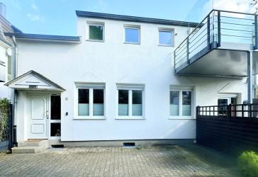 Zentral gelegenes 3-Zimmer-Haus mit viel Licht, Balkon, Terrasse und großem Gestaltungsspielraum