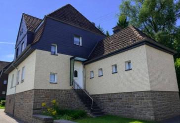 Charmante Doppelhaushälfte mit großem Garten und ausgebautem Dachgeschoss in Wissen