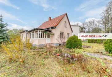 IMMOBERLIN.DE - Charaktervoller Klassiker! Haus mit Südwestgarten in familiärer Lage