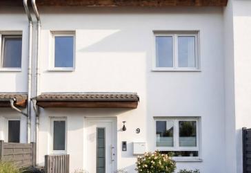Reihenmittelhaus mit ca. 145m² Wfl, 5 Zimmer,2 Außenstellplätze ,Garten in zentraler Lage von Hennef