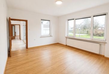 Wohnen auf einer Ebene - sanierter Bungalow mit 2.000 m² Grundstück und Nebengebäude