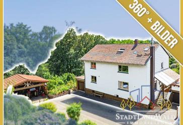 Gepflegtes Zweifamilienhaus mit großem Garten, Carport und Garagen in Clausen