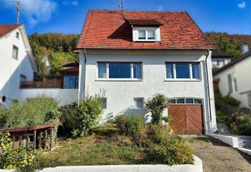 Zentrales Einfamilienhaus mit Charme und Ausblick!