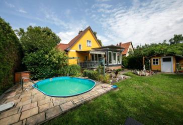 Ihr neues Zuhause - Einfamilienhaus mit ca. 114 m² Wohnfläche, Wintergarten, Pool & Sauna