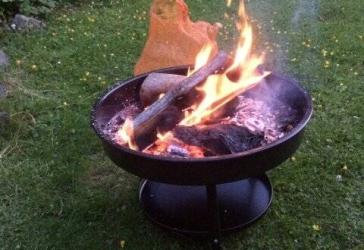 FREUEN SIE SICH AUF AUF LAGERFEUER-ROMANTIK IM GARTEN IHRES NEUEN HAUSES! TEL.: 01714863595