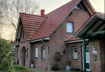 Solides Einfamilienhaus im Friesenstil mit überdachter Terrasse, Doppelcarport in Edewecht/ Landkreis Ammerland