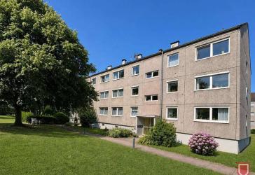 Hochparterre mit Balkon und Stellplatz in beliebter Wohnlage