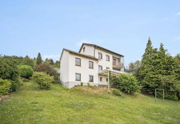 Charmantes Einfamilienhaus mit großem Grundstück in Weinbach