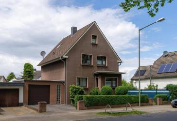 Zweifamilienhaus mit Garten, Garage und vielseitigem Potenzial in Lünen