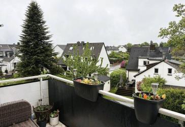 Kernsanierte, klimatisierte Dachgeschosswohnung- Südbalkon & 2-Einheiten-Potenzial in Essen-Haarzopf