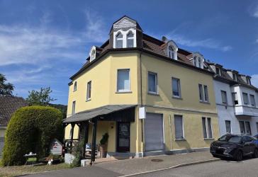Mehrfamilienhaus mit viel Grün !