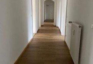 4-Zimmer-Praxis mit Charme und Charakter in Denkmalgebäude - Hochparterre - frei ab sofort - 1 TG-Stellplatz