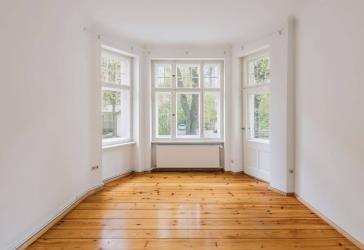 Altbaucharme in Friedenau: Stilvolle 2-Zimmer-Wohnung mit Balkon und Wohlfühlatmosphäre