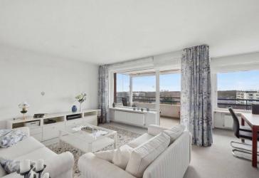 Attraktive 3-Zimmer-Eigentumswohnung in Reinbek mit Garage und Loggia
