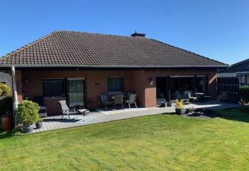 Leben auf einer Ebene in einem ansprechenden und gepflegten Bungalow