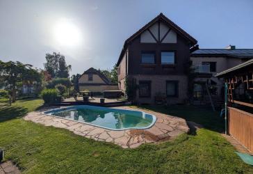 Wohnparadies Mehrgeneration Solar PV/Thermie, 80kWh Speicher, 2 Carport, Pool, WoMo-Platz