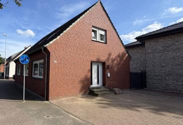 Charmantes freistehendes Einfamilienhaus in Epe – Großzügiger Wohnbereich und sonnige Terrasse