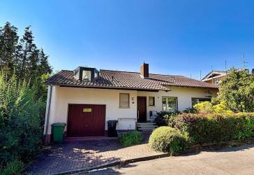EUPORA® Immobilien: Individuelles Wohnhaus mit Garten in Kirchheimbolanden.
