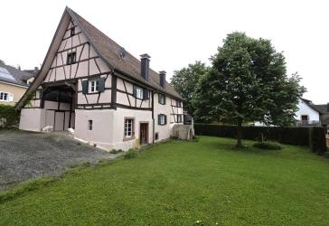 Geräumiges Wohnhaus mit Carportplatz & Garten