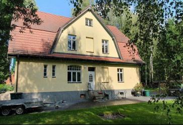 Landhausvilla mit zwei Wohneinheiten