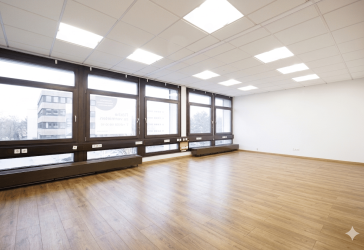 Coworking-Space im Zentrum von Erkrath - flexibel, 24/7, mit Fensterfronten