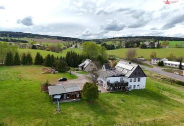 Ehemaliger Berggasthof in Alleinlage: Marienberg im Erzgebirge: 46.360 m² Grundstück, PV & Gästezimmer