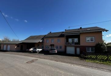 Vielseitiges Anwesen mit Werkstatt und großem Grundstück in Schleid