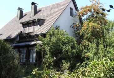 Schmuckes Heim mit eingewachsenem Garten