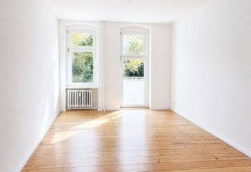 Schöne Altbauwohnung mit Balkon und Blick auf die Panke