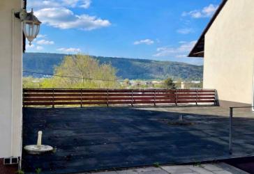 Großzügiges Stadthaus mit Panoramablick zu verkaufen