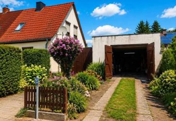 Naturnah wohnen in ruhiger Lage - charmante Doppelhaushälfte mit großem Garten und viel Potenzial