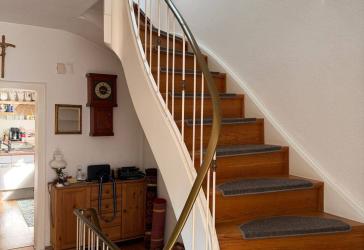Zentrumsnahe 4,5 Zimmer Wohnung über 2 Etagen mit Balkon und Wintergarten & optional Innenhofgarten