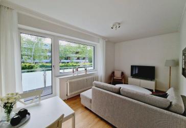 Liebevoll möblierte 2 Zimmer Wohnung mit Balkon ab sofort