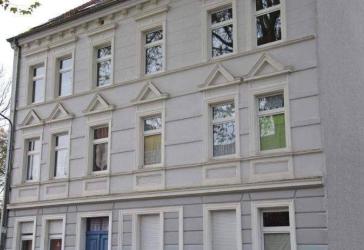 Schöne und helle 3-Raum-Wohnung mit Hofterrasse - fast im Grünen - Küche mit EBK - Bad und WC getrennt