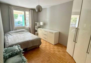 Möblierte 4-Zimmer-Wohnung mit Balkon, Garten & TG-Stellplatz