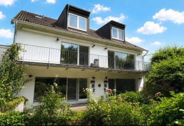 Freistehendes und großzügiges Einfamilienhaus mit Einliegerwohnung