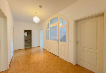 Für den Käufer provisionsfrei! Objekt mit Geschichte - elegante Altbauwohnung in zentraler Lage!