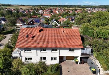 Zwei Wohnungen, ruhige Lage, viel Spielraum
