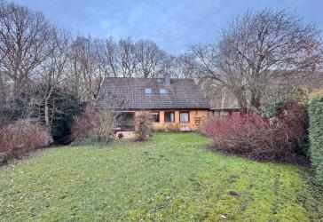 Zweifamilienhaus in naturnaher Hanglage!