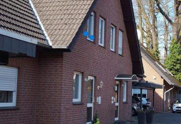 RESERVIERT! Solide DG-Wohnung mit Balkon in Stadtlage!